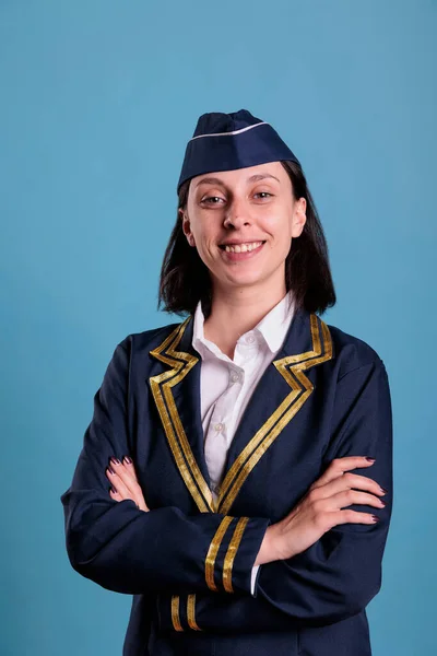 Young Smiling Flight Attendant Professional Uniform Standing Crossed Arms Friendly — Stock Photo, Image