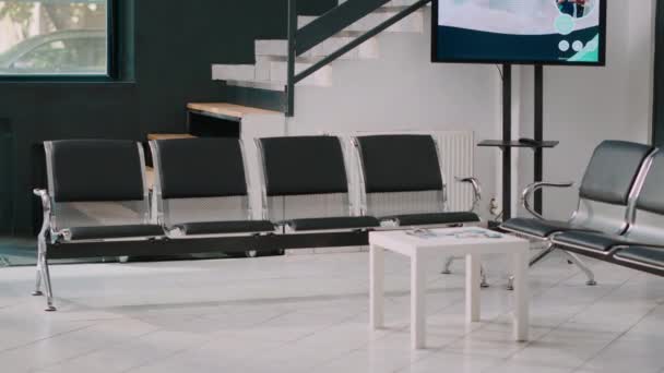Modern Tıp Merkezindeki Hastane Bekleme Odası Boş Resepsiyon Lobisi Sandalye — Stok video