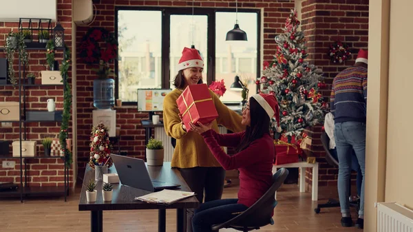 Colleagues Giving Presents Celebrate Christmas Eve Work Celebrating Winter Holiday — Stock Photo, Image