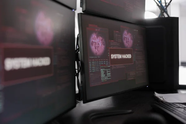 Messaggio Avviso Sistema Hackerato Visualizzato Più Monitor Lampeggiante Errore Violazione — Foto Stock