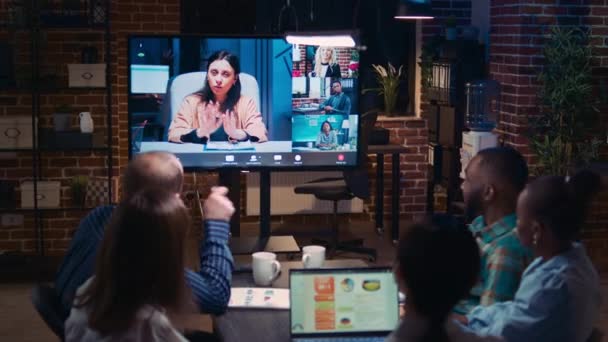 Funcionários Equipe Remota Discussão Estatísticas Receitas Empresa Aplicativo Videoconferência Pessoas — Vídeo de Stock