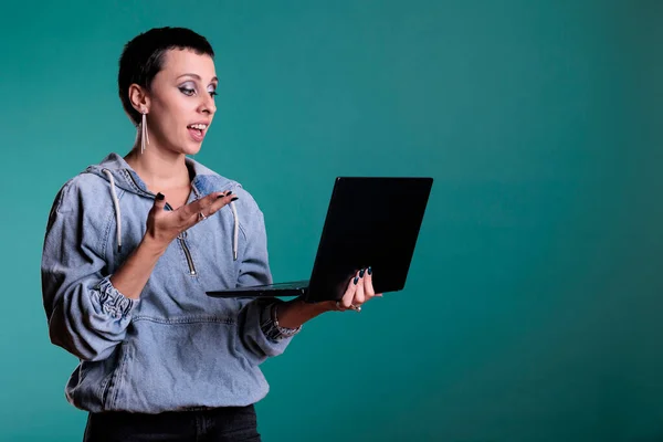 Businesswoman Holding Laptop Computer Discussing Company Stratgey Remote Team Online — Stock Photo, Image