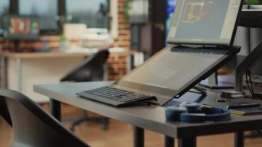 Birden fazla monitörde prototip ya da oyun bilgisi geliştirmek için kullanılan boş çizim stüdyosu. Yüksek teknoloji bilgisayarlı, teknik içerikli sanatsal yazılım yürüten yaratıcı ajans ofisi.
