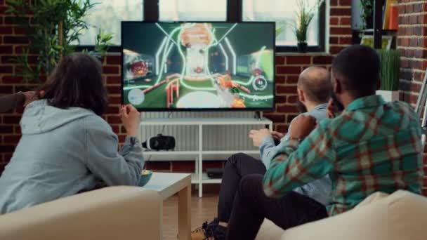Homem Feliz Comemorando Videogames Ganhar Com Amigos Reunião Jogando Competição — Vídeo de Stock