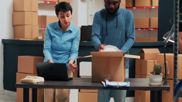 Equipe Diversa Pessoas Trabalhando Embalagens Cadeia Suprimentos Para Preparar Ordem — Vídeo de Stock
