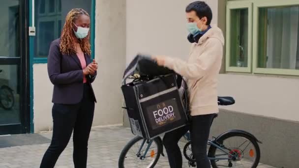 Delivery Worker Face Mask Giving Fastfood Order African American Client — Stock Video