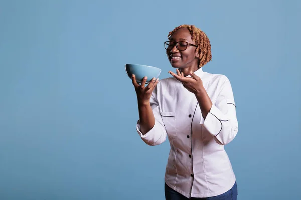 African American Female Chef Holding Blue Bowl While Delighting Aroma — Foto de Stock