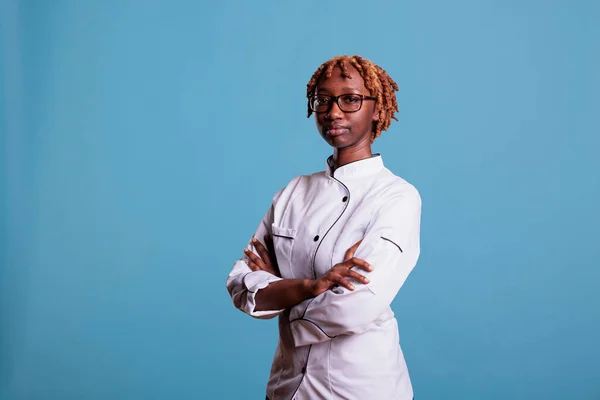 Female Kitchen Expert Wearing Chef Coat Looking Serious Camera Studio — Stok fotoğraf