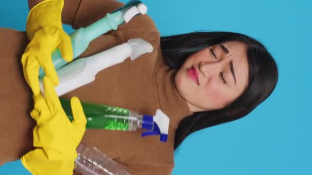 Vertical Video Overwhelmed Tired Housekeeper Wearing Gloves While Holding Multiple — Stockvideo