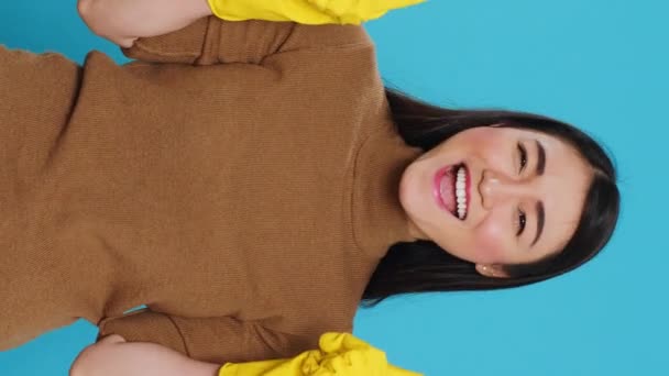 Vertical Video Positive Joyful Maid Smiling While Doing Gesture Finishing — Vídeo de stock