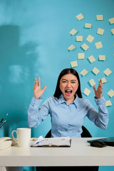 Female Corporate Employee Screaming Waving Her Arms Sitting Modern Office — Stock fotografie