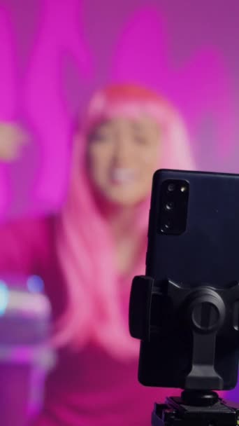 Vertical Video Artist Performing Techno Song Recording Music Video Smartphone — 비디오
