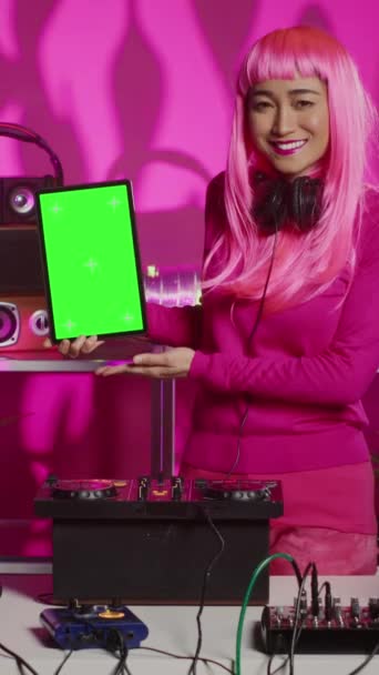 Vertical Video Artist Holding Vertically Green Screen Chroma Key Tablet — Vídeos de Stock