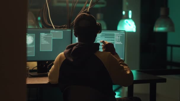 African American Hacker Using Virtual Reality Glasses Hack Computer Server — Vídeo de Stock