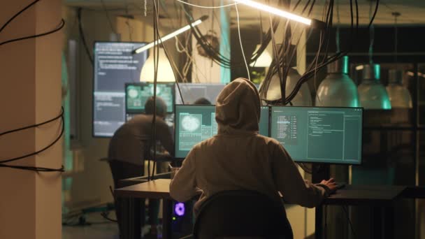 Male Spy Exploiting Network Vulnerability Breaking Firewall Encryption Using Hacktivism — Vídeos de Stock