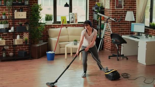 Happy Woman Listening Music Headphones Vacuum Uming Floors Home Doing — стоковое видео