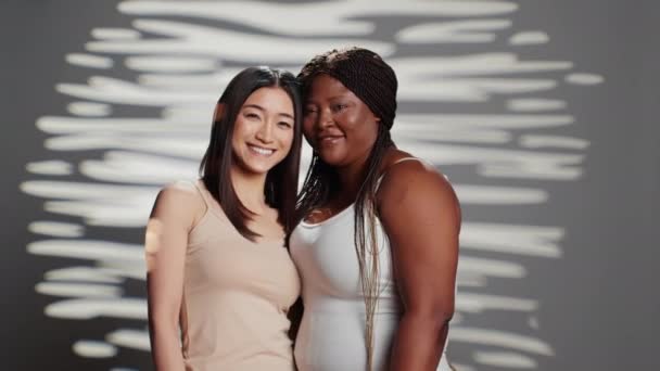 Happy Interracial Beautiful Women Posing Together Studio Showing Self Confidence — Vídeos de Stock
