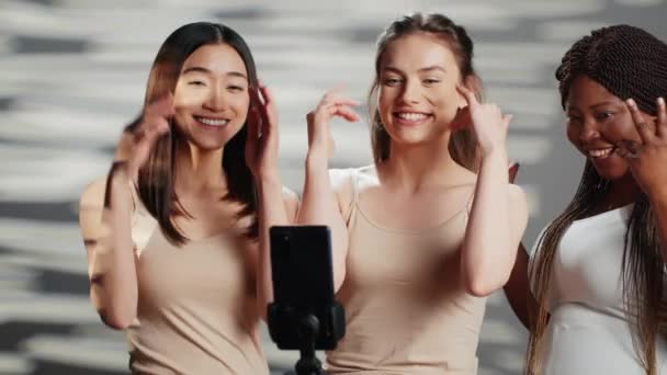 Silly Beauty Models Dancing Having Fun Camera Recording Video Dance — Vídeos de Stock