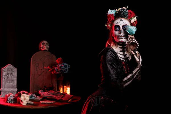 Beautiful Lady Dressed Catrina Skull Studio Wearing Traditional Santa Muerte — Stock Photo, Image