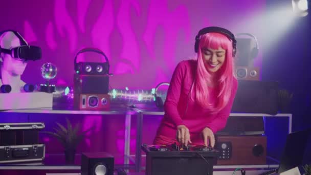 Musician Enjoying Performing Eletronic Music Party Nightclub Using Professional Audio — Stockvideo