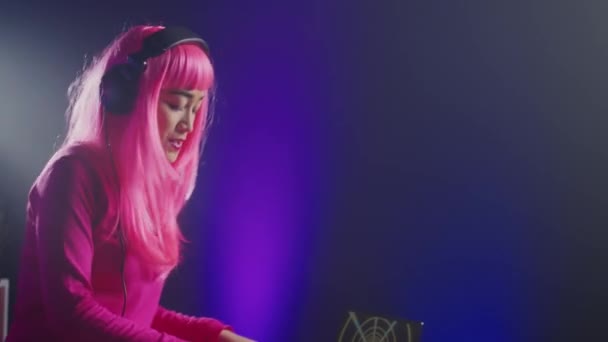 Pink Hair Mixing Electronic Sound Using Mixer Console Dancing Having — Stockvideo