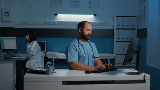 Practitioner Assistant Sitting Desk Hospital Office Typing Medical Expertise Computer — Vídeos de Stock