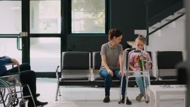 Specialist Bringing Old Person Wheelchair Talk Woman Child Being Healthy — Vídeos de Stock