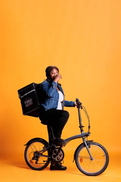 Portrait African American Pizzeria Courier Riding Bike While Drinking Coffee — Stock Photo, Image