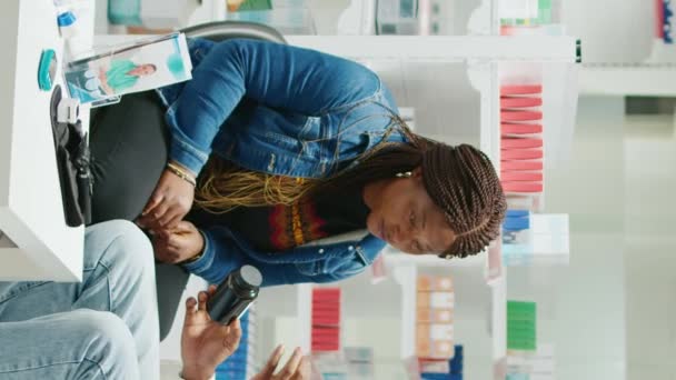 Vertical Video African American Doctor Giving Bottle Pills Woman Explaining — Video