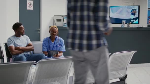 Medical Assistant Using Digital Tablet Show Recovery Treatment Sick Adult — Vídeos de Stock