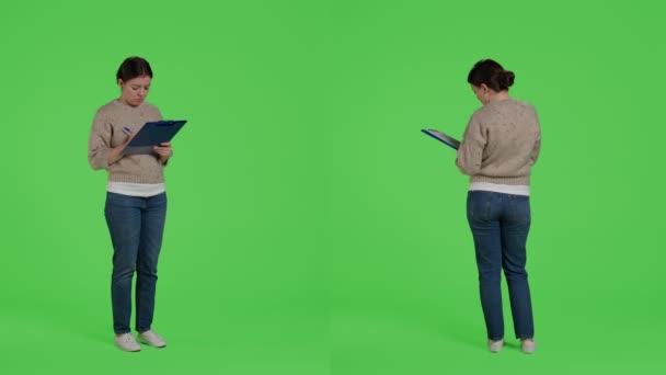Young Casual Person Looking Clipboard Papers Full Body Greenscreen Taking — Vídeos de Stock