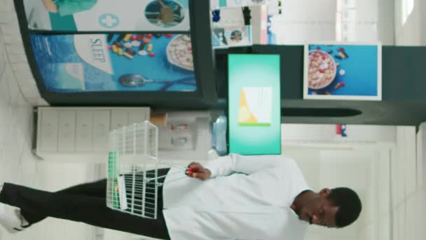 Vertical Video African American Customer Putting Medicaments Basket Looking Vitamins — Αρχείο Βίντεο