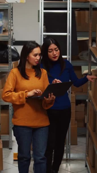 Vertical Video Team Women Doing Stock Logistics Computer Checking Merchandise — Vídeo de Stock