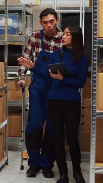Vertical Video Male Employee Impairment Analyzing Logistics Tablet Talking Female — Stok video