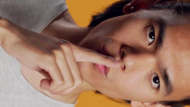 Vertical Video Private Asian Guy Doing Hush Silent Sign Camera — Vídeos de Stock