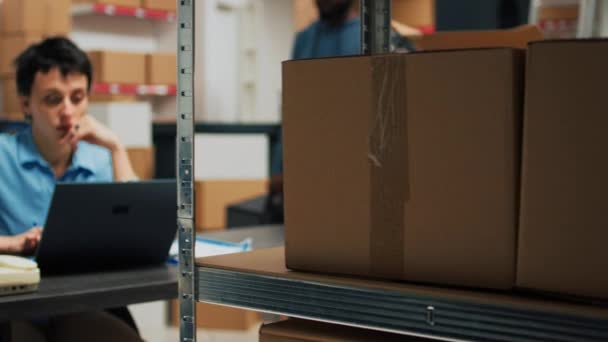 Diverse Partners Using Laptop Delivery Logistics Work Warehouse Preparing Products — Vídeo de Stock