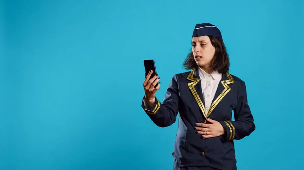 Air Hostess Attending Online Video Call Conference Smartphone Chatting Internet — Foto Stock