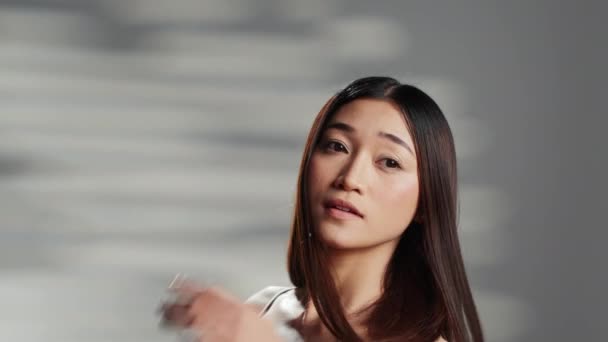 Asian Model Posing Confidence Elegance Having Nourishing Luminous Appearance Young — Vídeo de Stock