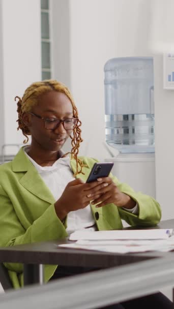Vertical Video Business Woman Checking Mobile Phone App Navigating Social — 图库视频影像