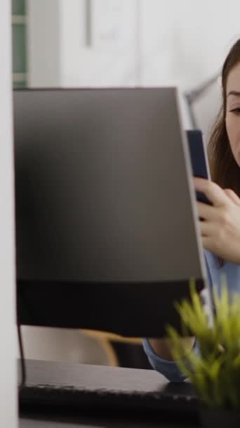 Vertical Video Successful Businesswoman Taking Social Media Break Desk Checking — 图库视频影像