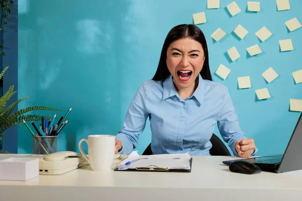 Overworked Female Corporate Employee Expressing Desperation Stress Shouting Loudly Camera — Stock fotografie