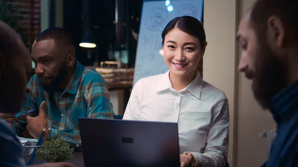 Asian Employee Business Team Meeting Portrait Slow Motion Medium Shot — Stock Photo, Image