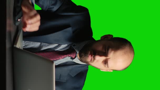 Vertical Video Caucasian Employee Dealing Neck Back Pain Posing Greenscreen — Vídeo de Stock