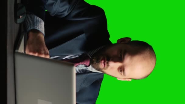 Vertical Video Team Leader Analyzing Papers Sitting Green Screen Working — Vídeo de Stock