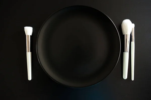 Conceptual Image Make Brushes Next Dinner Plate Black Background — Photo