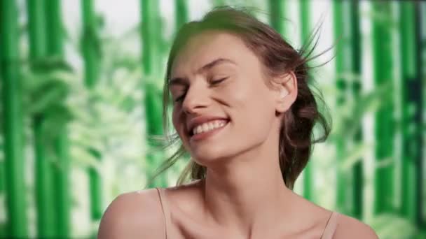 Luminous Lady Advertising Shampoo Hairmask Feeling Beautiful Healthy New Bodycare — Vídeo de stock