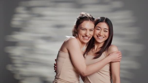 Interracial Girls Smiling Feeling Confident Camera Posing Beauty Campaign Cheerful — Vídeos de Stock