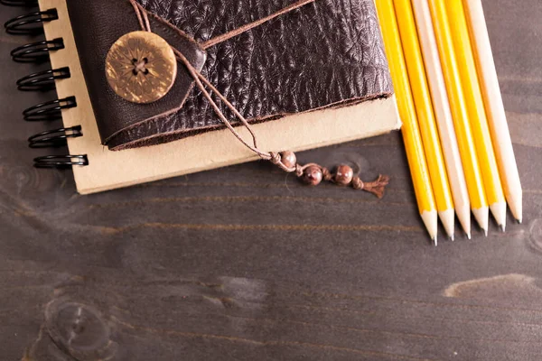 Pencil Retro Notebook Leather Cover Wooden Backgorund — Stockfoto
