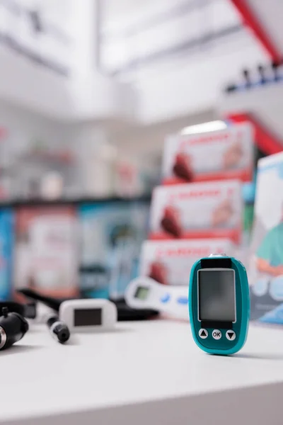 Medizinisches Glukometer Steht Auf Dem Tisch Bereit Den Glukose Und — Stockfoto
