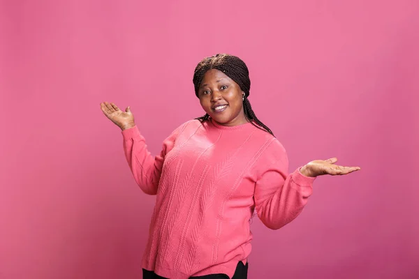 Silly Funky Woman Expressing Surprised Reaction Having Fun Studio Feeling — Stock Photo, Image